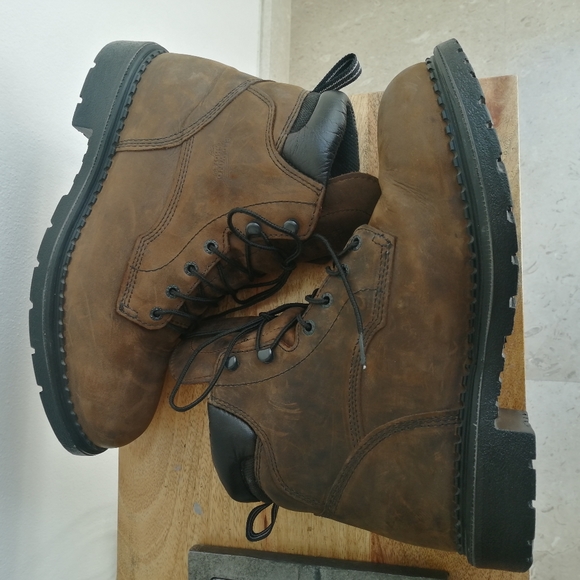 Red Wing boots - Picture 10 of 13